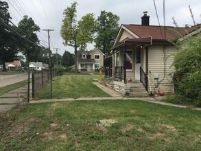 23704 Cayuga Ave in Hazel Park, MI - Building Photo - Building Photo