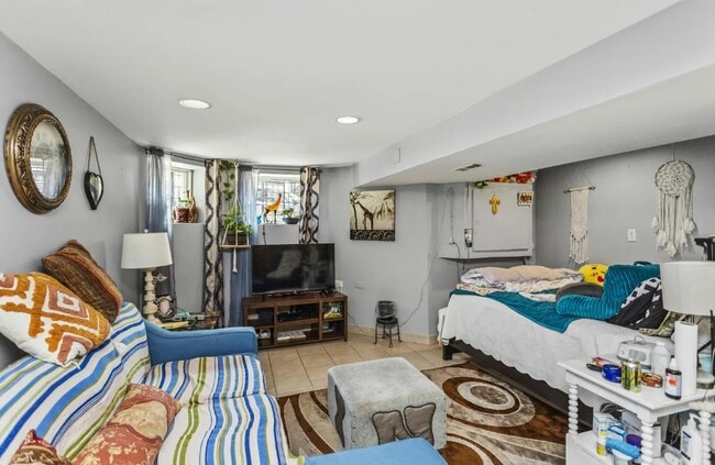 3508 W Diversey Ave, Unit Garden in Chicago, IL - Building Photo - Building Photo