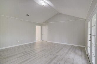 10022 Belfast Rd in La Porte, TX - Building Photo - Building Photo