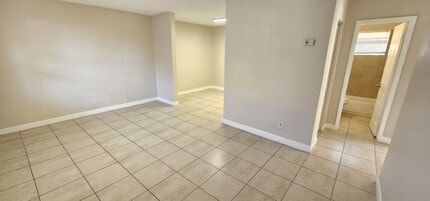 2860 NW 15th St in Fort Lauderdale, FL - Foto de edificio - Building Photo