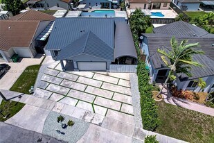 15167 SW 172nd Terrace in Miami, FL - Building Photo