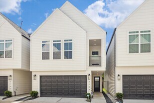 5723 White Magnolia St. in Houston, TX - Building Photo