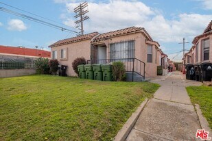 114 W 110th St in Los Angeles, CA - Building Photo