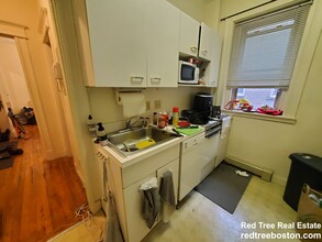 1669 Commonwealth Ave, Unit 1 in Boston, MA - Building Photo - Building Photo