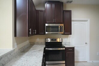 2212 Lennox Dale Ln in Brandon, FL - Building Photo - Building Photo