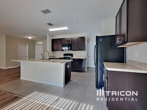 10442 Whispering Hammock Dr in Riverview, FL - Building Photo - Building Photo