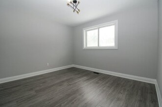 13 Beechwood Dr in Peterborough, ON - Building Photo - Building Photo