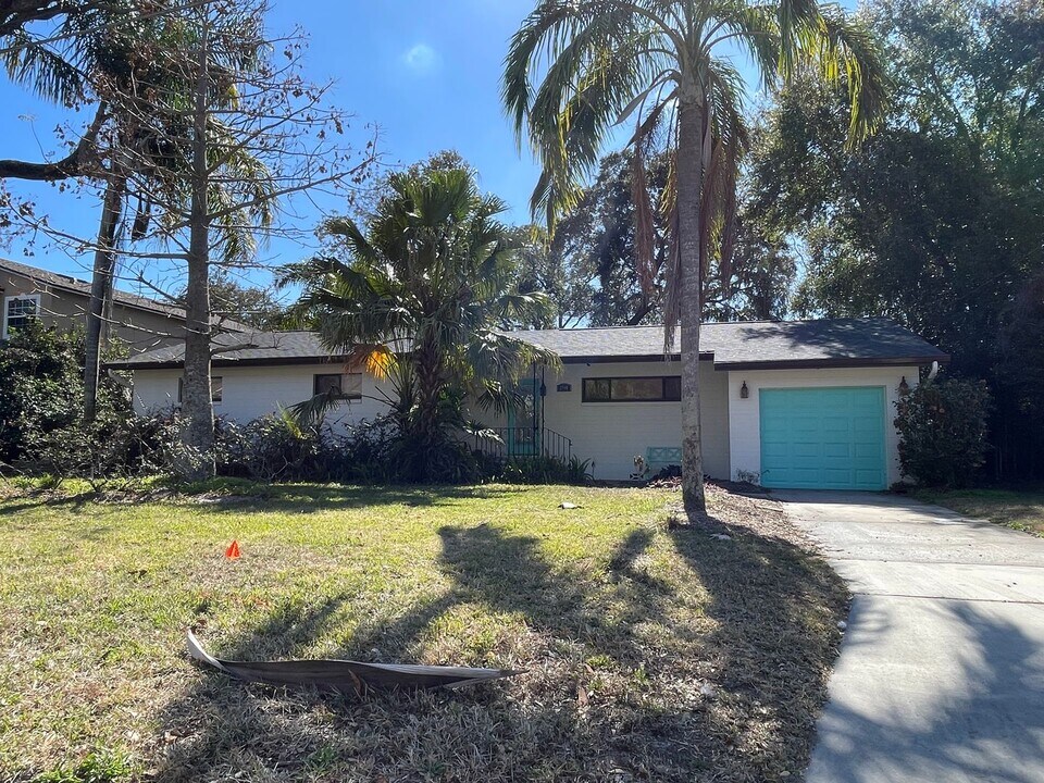 2700 E Church St in Orlando, FL - Building Photo