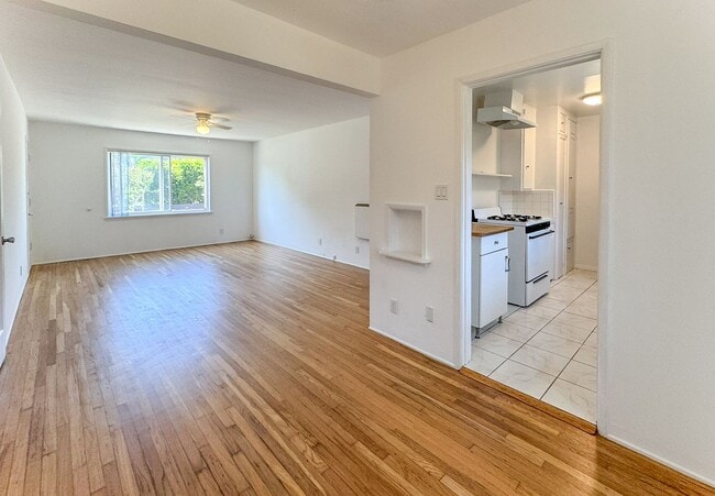 property at 2301 Oak St