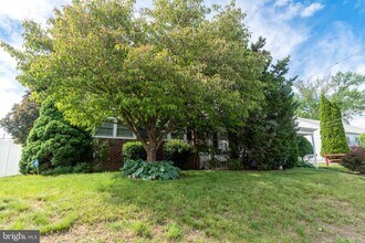 13032 Worthington Rd in Philadelphia, PA - Building Photo - Building Photo