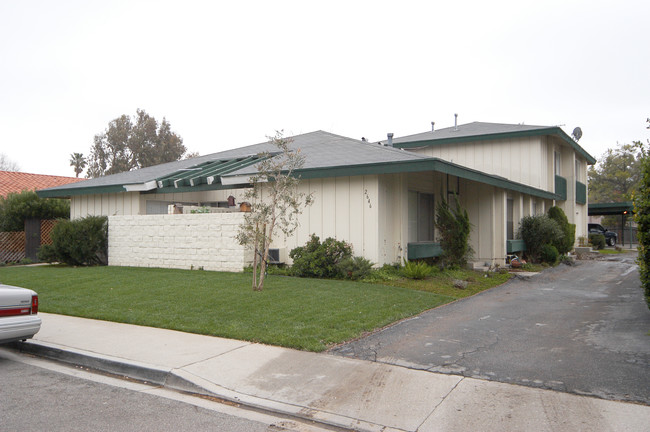 2646 Prather St in Simi Valley, CA - Foto de edificio - Building Photo