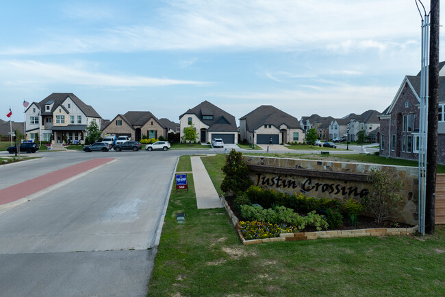 Ascend at Justin Crossing in Northlake, TX - Foto de edificio - Building Photo