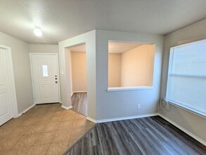 4714 Roxio Dr in San Antonio, TX - Building Photo - Building Photo