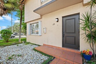 130 SW 108th Ave in Miami, FL - Building Photo - Building Photo