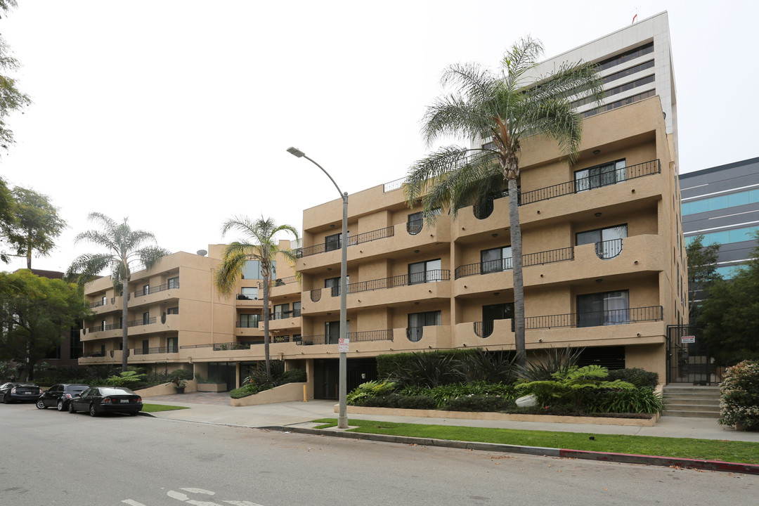 1633 S Bentley Ave in Los Angeles, CA - Building Photo