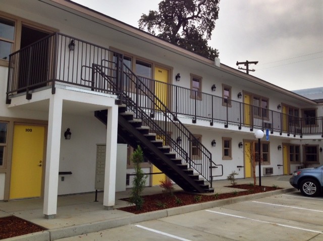 Courtyard Studios in Fresno, CA - Building Photo - Building Photo