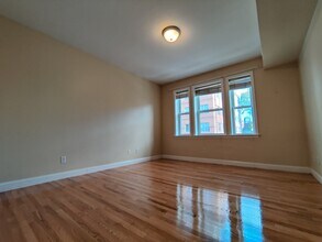 49 Saint Marys St, Unit 1 in Brookline, MA - Building Photo - Building Photo