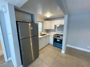 7910 Taft St in Pembroke Pines, FL - Building Photo - Building Photo