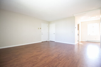 5359 Cresthaven Ln, Unit 3 in Toledo, OH - Foto de edificio - Building Photo