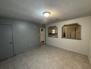 5680 Queen Mary Ln in Jackson, MS - Building Photo - Building Photo