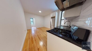 226 E 36th St in New York, NY - Building Photo - Building Photo