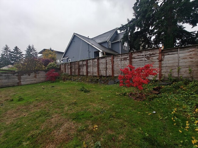 3017 W Government Way in Seattle, WA - Building Photo - Building Photo