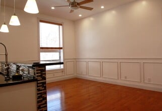 140 S 11th St, Unit 3 in Philadelphia, PA - Building Photo - Building Photo