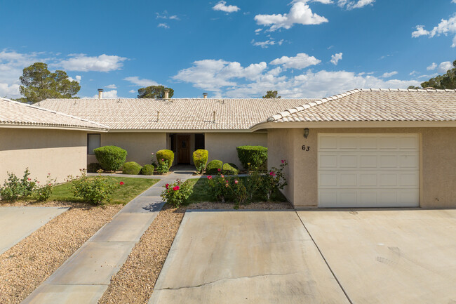 Fairway Court in Helendale, CA - Foto de edificio - Building Photo