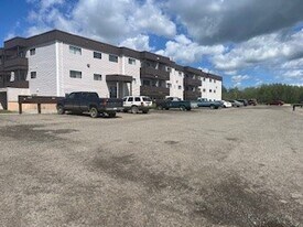 10012-10013 3 St in Dawson Creek, BC - Building Photo