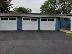 413 Riverview Dr in Thiensville, WI - Building Photo - Building Photo