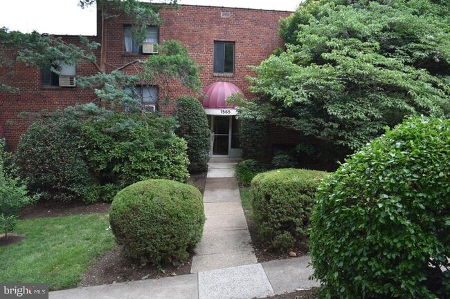 property at 1565 N Colonial Terrace