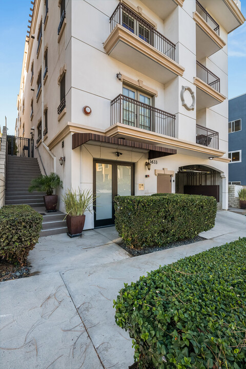 11633 Chenault St, Unit 11633 Chenault St. #303 in Los Angeles, CA - Building Photo