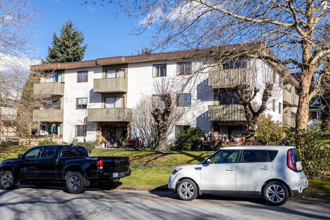 Capri Apartments in Vancouver, BC - Building Photo