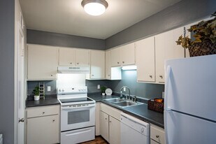 Highland Ridge Apartments in Madison, TN - Building Photo