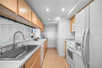 5700 Mariner St in Tampa, FL - Building Photo - Building Photo