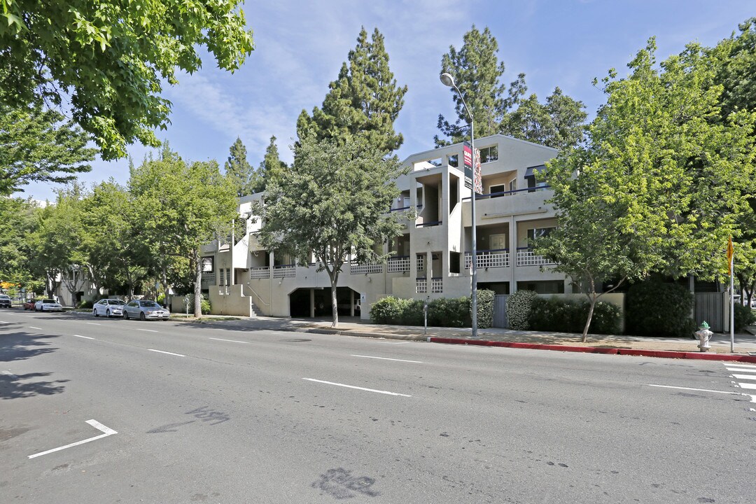 Somerset Parkside in Sacramento, CA - Building Photo