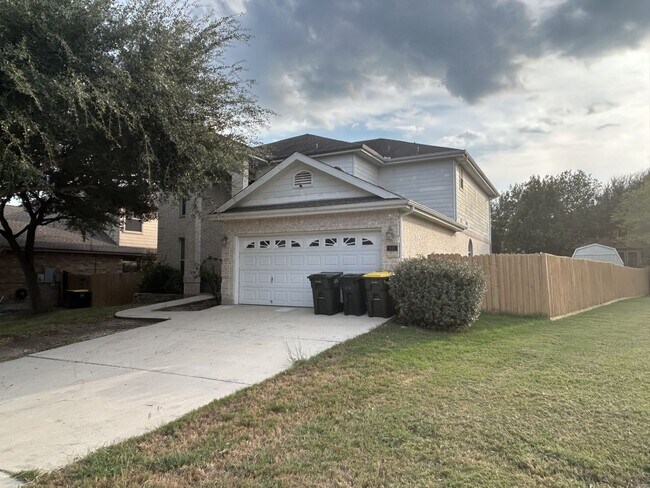 545 Triple Crown Dr in Schertz, TX - Building Photo - Building Photo