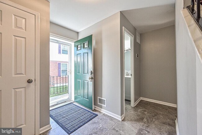 7046 Leestone St in Springfield, VA - Building Photo - Building Photo