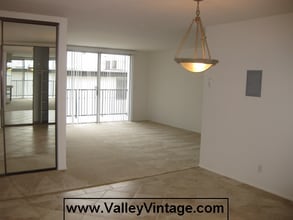 11687 Montana Ave in Los Angeles, CA - Building Photo - Building Photo