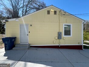 1392 Kenilworth Dr SW in Atlanta, GA - Foto de edificio - Building Photo