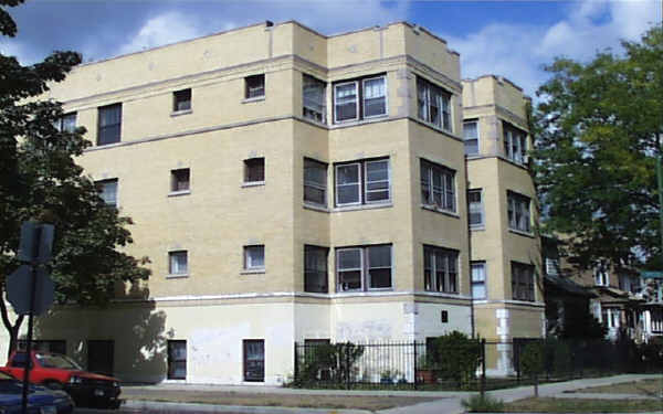 4500 N Sawyer Ave in Chicago, IL - Foto de edificio