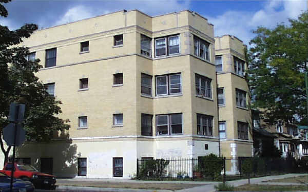 4500 N Sawyer Ave in Chicago, IL - Building Photo