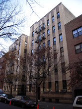 176 East 3rd Street in New York, NY - Foto de edificio - Building Photo