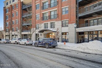 87 Railroad Pl in Saratoga Springs, NY - Building Photo - Building Photo