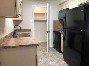 607 San Benito Ct in College Station, TX - Foto de edificio - Building Photo