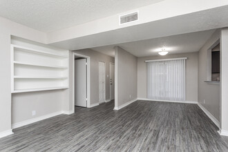 Bonaventure in Brownsville, TX - Building Photo - Interior Photo