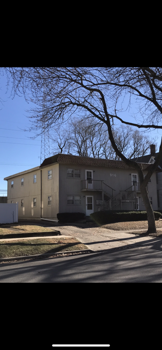 916 S 8th St in Springfield, IL - Building Photo