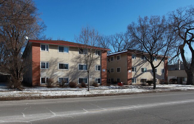 Minnehaha Court in Minneapolis, MN - Building Photo - Building Photo