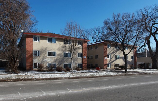 Minnehaha Court in Minneapolis, MN - Foto de edificio - Building Photo