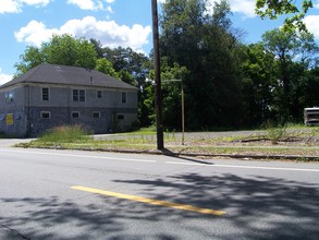 418 Wilbur Ave in Swansea, MA - Foto de edificio - Building Photo